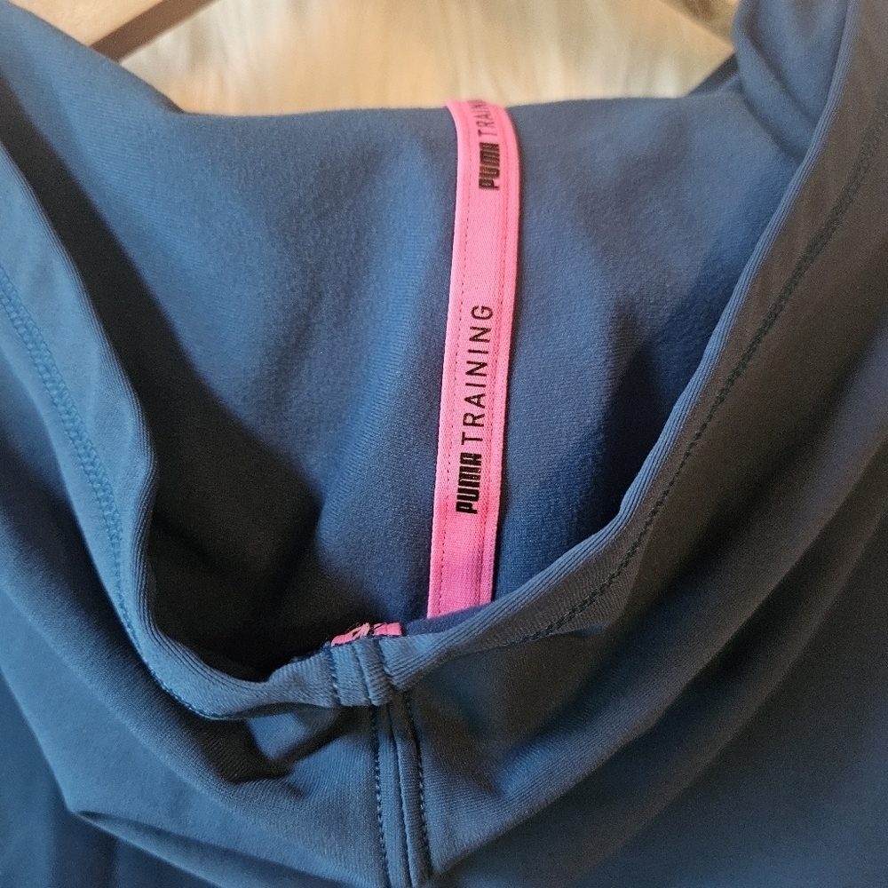 Puma Unisex Classic Logo Athletic Pullover - Picture 5 of 9